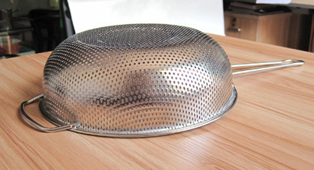 【不銹鋼 鋼板沖孔油格/油漏/面撈/小號直徑22.5cm】價格,廠家,圖片,刀叉,永康市葉隆工貿(mào)-